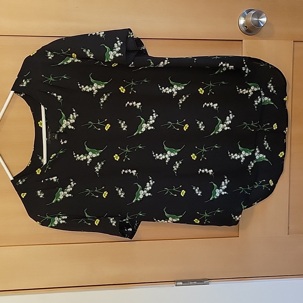 Ann Taylor short sleeved floral blouse